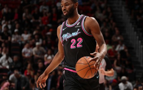 复出状态可以！维金斯半场5中4&amp;三分2中1拿到9分3板2断1帽